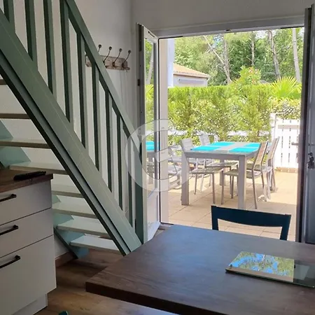 Sur : Pavillon T2, Piscine, Proche - Fr-1-357-241